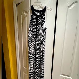 Long dress sleeveless, black n white